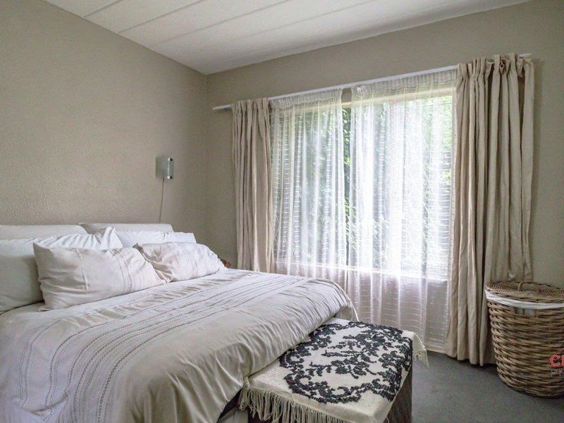 Charming Townhouse in secure Hampton Court, Edenglen - Photo 6