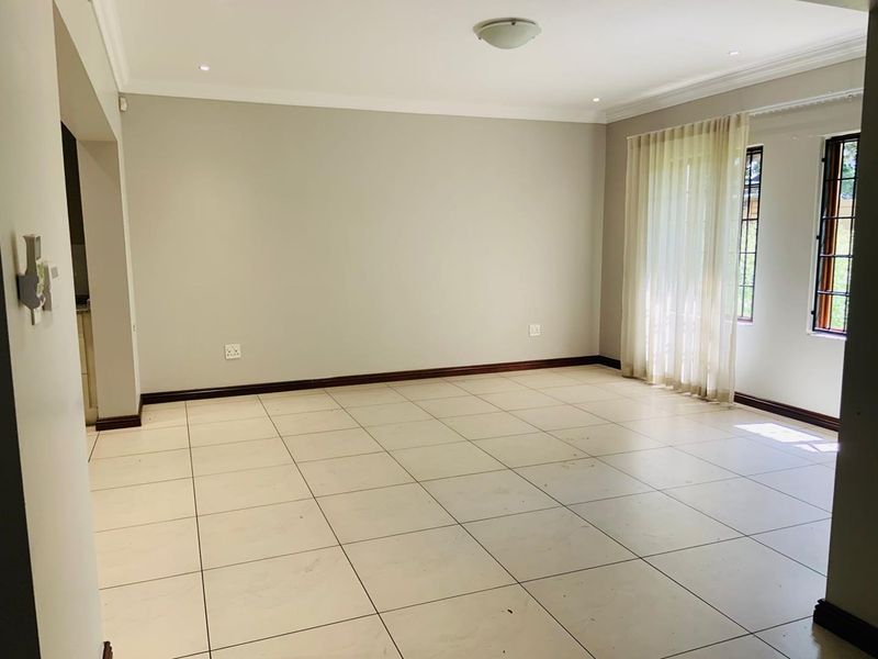 Luxurious 5-Bedroom Home in Exclusive 4-Unit Complex - Photo 6
