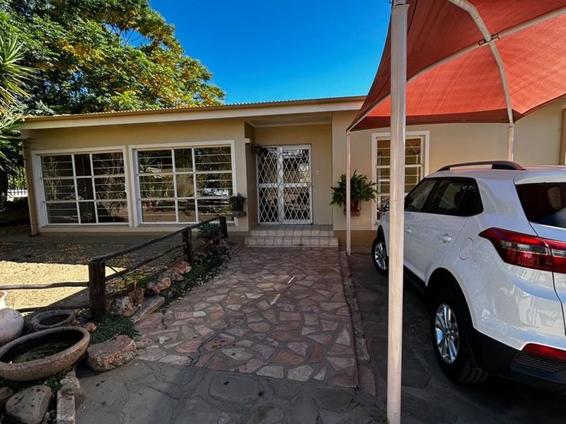 Bright, spacious and neatly kept home situated in the heart of Klein Windhoek. - Photo 6