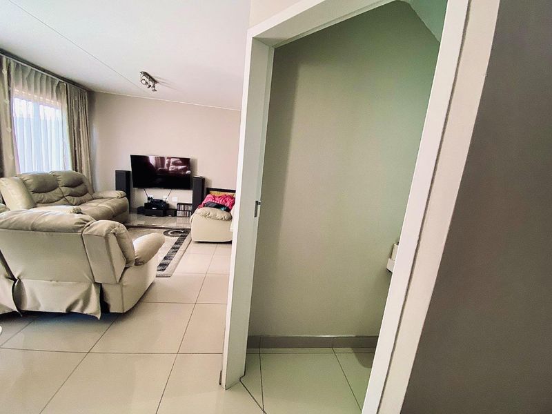 The Perfect Money Can Buy Townhouse - Photo 10