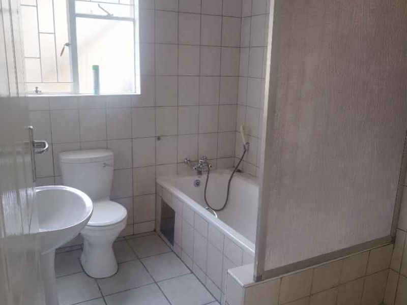2 Bed , 1 bath ground floor unit for sale - Photo 10