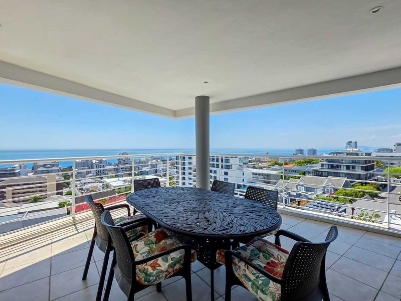 Perfectly positioned in Upper Sea Point with panoramic sea views - Photo 8