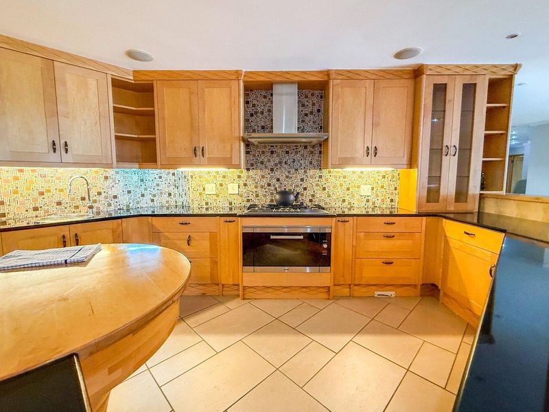 6 Bedroom , 6 Garages , For Sale , - Photo 9