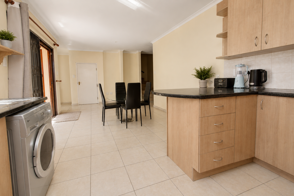 Elegant Townhouse with En-Suite and Covered Patio - Photo 4