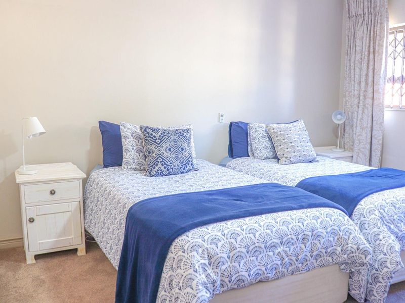 Oceanfront Holiday Rental: Furnished 3-Bed with Panoramic Sea Views. - Photo 5