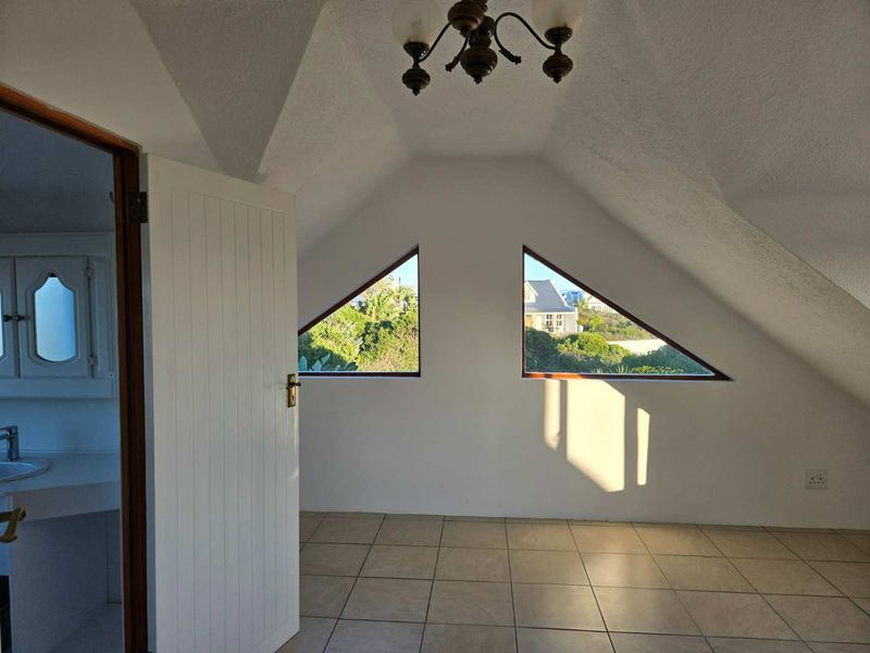 Family Home in Secure Seaside Estate that Offers Space for Everyone - Photo 5