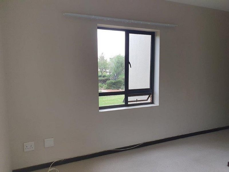 2 Bedroom 2 Bathroom Ground floor apartment for rent in beautiful Golf Estate R9000 available 1 August - Photo 4