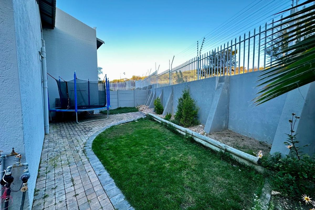 3 Bedroom Townhouse For Sale in Avis - Photo 2