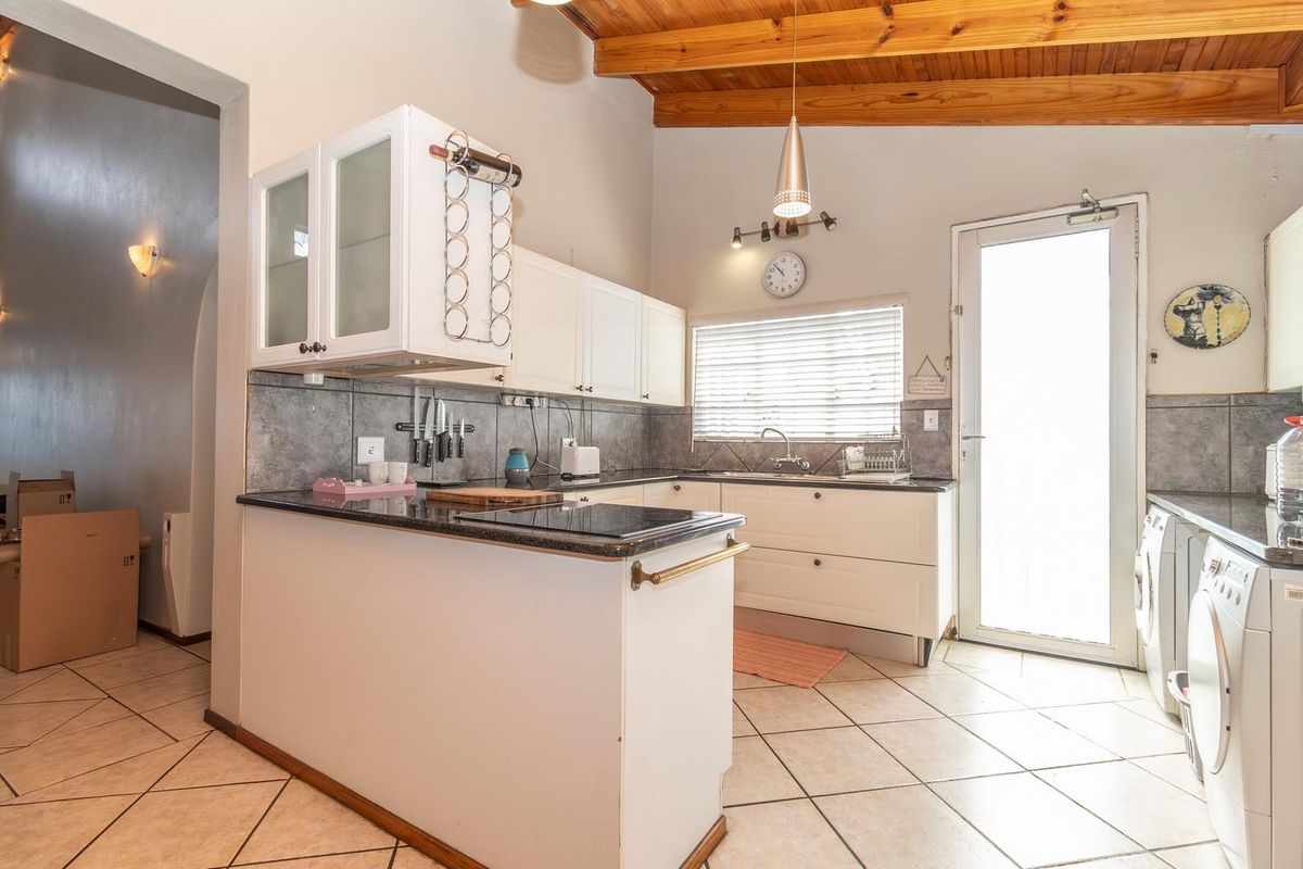 DON’T JUDGE A BOOK BY ITS COVER – THIS HOME HAS IT ALL! - Photo 5