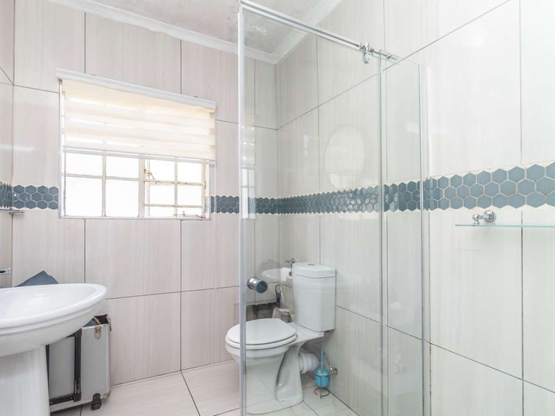 Your Dream 2-Bedroom Home Awaits in Upmarket Little Falls - Photo 10