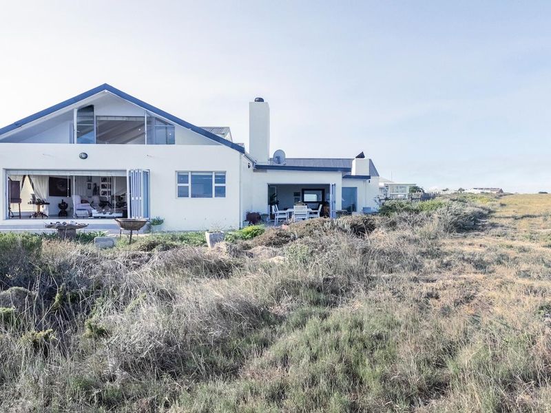 Modern Spacious Living at the Beach with Sea Views - Photo 3