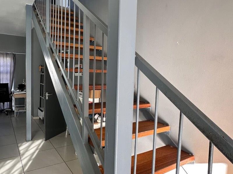 Spaciouse Townhouse - Photo 4