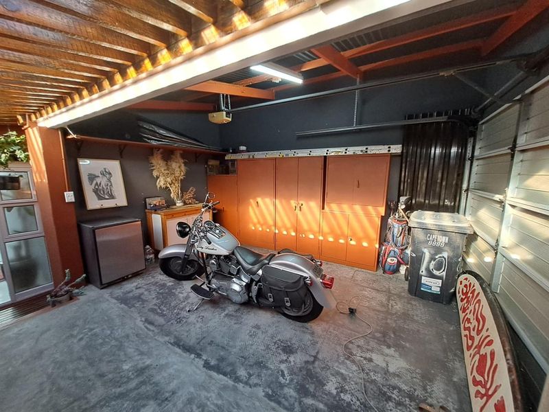 Panoramic City Views | Stylishly Renovated Home with Incredible 70m2 Bonus Storage - Photo 5