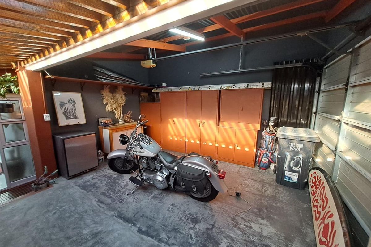 Panoramic City Views | Stylishly Renovated Home with Incredible 70m2 Bonus Storage - Photo 5