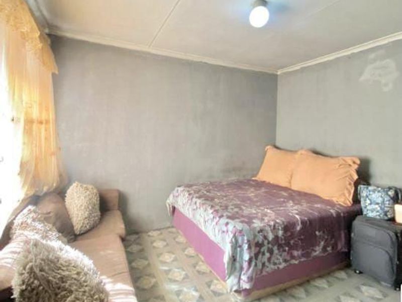For Sale: Charming 3-Bedroom House with Flatlet, Automated Double Garage & Garden House - Photo 5