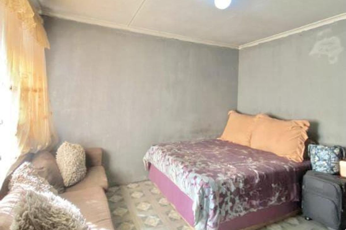 For Sale: Charming 3-Bedroom House with Flatlet, Automated Double Garage & Garden House - Photo 5