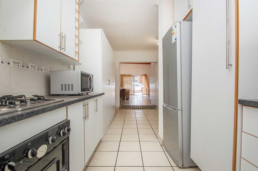 Flatlet kitchen with own cooking area