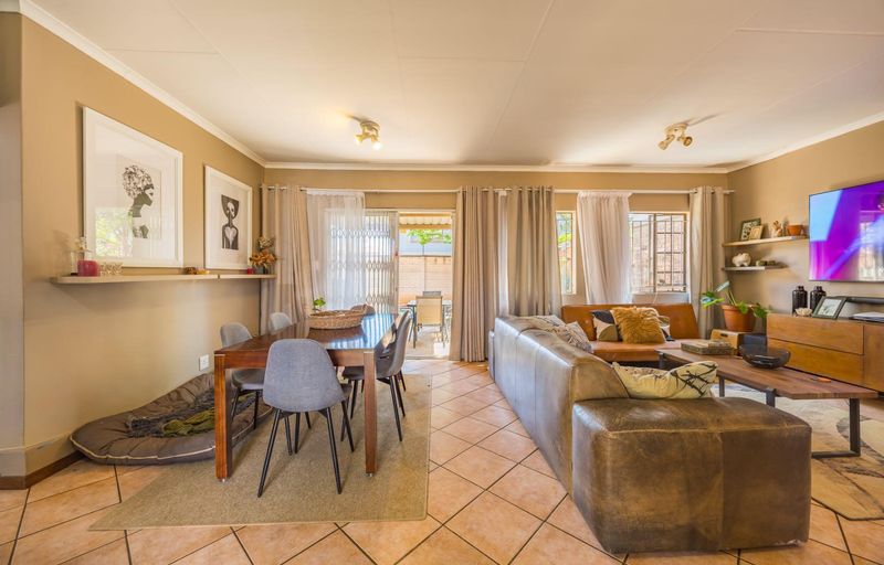Inviting 2-Bedroom Townhouse with a Garden and Covered Patio