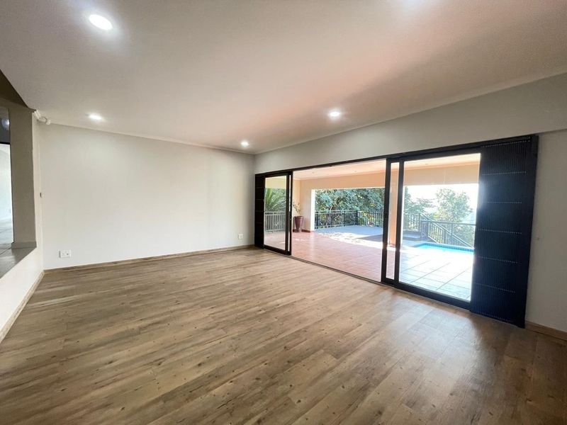 Family Home with Exceptional Entertainment Area - Photo 6