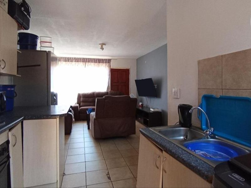 Charming Family Home with Ample space and Ideal Location - Photo 10