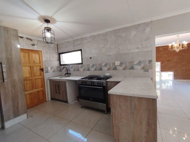 2 Bedroom Townhouse for sale in Kempton Park - Photo 8