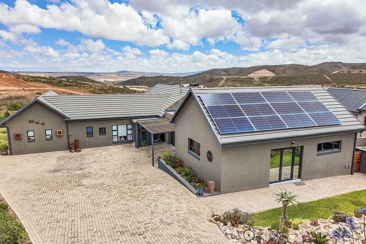 An entertainer's paradise nestled on a sprawling stand, offering a lifestyle that seamlessly blends comfort and luxury. - Photo 2