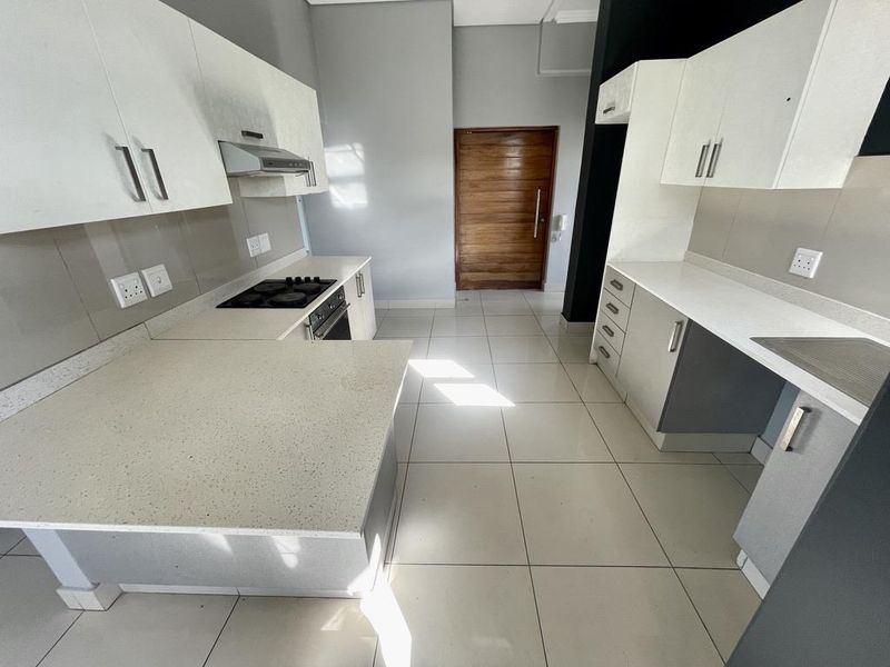 Hendra - Luxury 3-Bedroom, 3-Bathroom Penthouse Apartment with Sea Views and Expansive Entertainment Patio - Photo 7