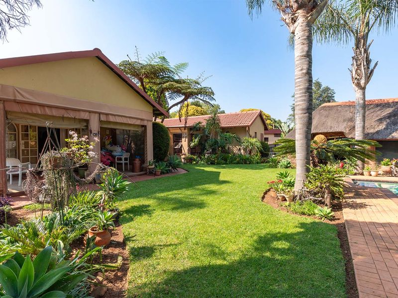 3 Bedroom Versatile Family Home with Flatlet, Solar & Superb Entertainment – Bonaero Park - Photo 3