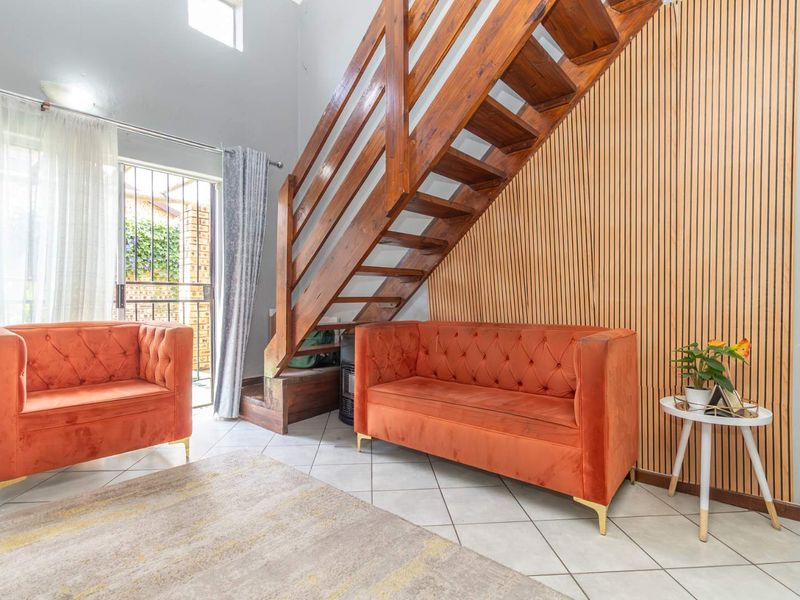 Serenity, Security, and Style in One Perfect Package. Pet-Friendly Oasis with Private Garden Awaits - Photo 10