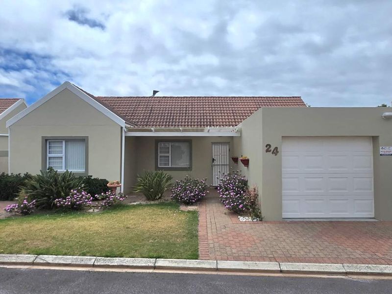 Secure Three Bedroom Coastal Home for Sale in Franskraal Close to Beach and Amenities - Photo 4
