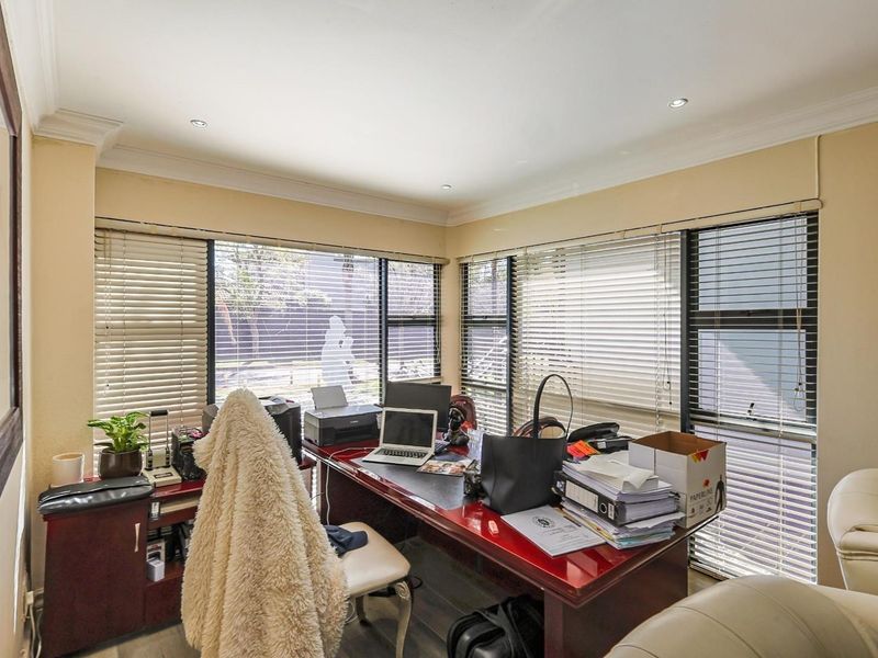 Modern Furnished 3-Bedroom Home with Pool, Cinema Room & Luxurious Finishes - Photo 8