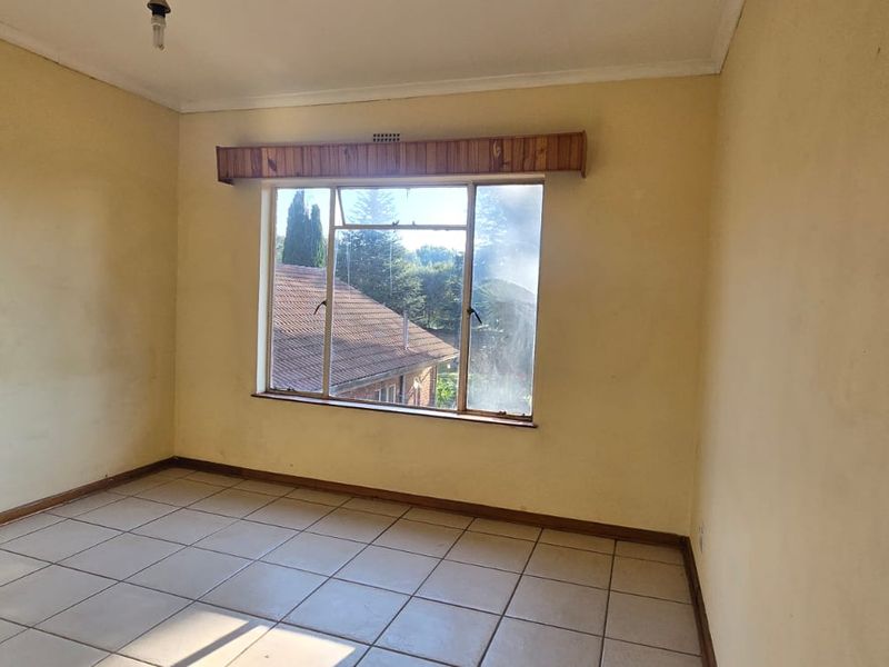 Spacious 2-Bedroom Garden Cottage in a Tranquil Setting - Photo 4