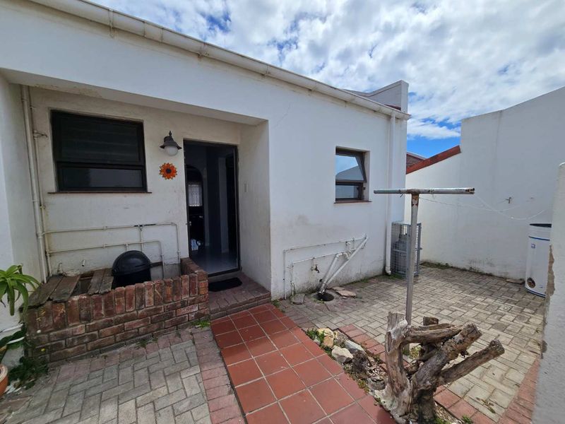 Lock-up-and-Go in the beautiful Brett la Roche - Photo 4