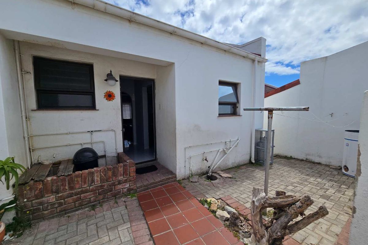 Lock-up-and-Go in the beautiful Brett la Roche - Photo 4