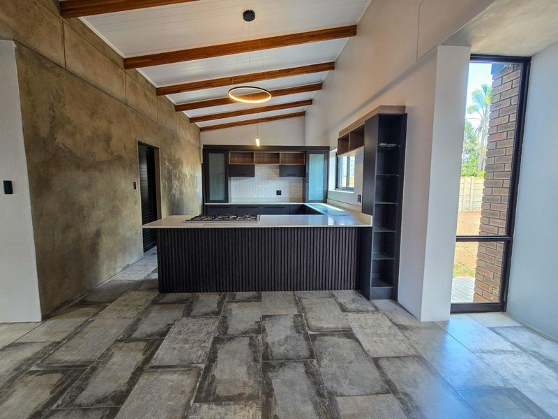 Ultra modern, one-of-a-kind three bedroom family home. - Photo 5