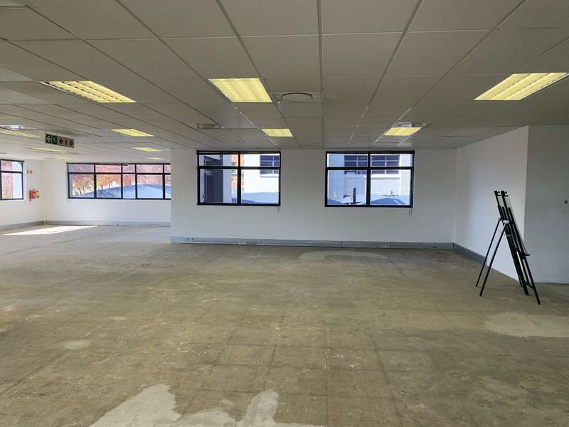 319m2 Ground Floor Office Space To Let at 11 Naivasha Road, Sunninghill - Photo 4