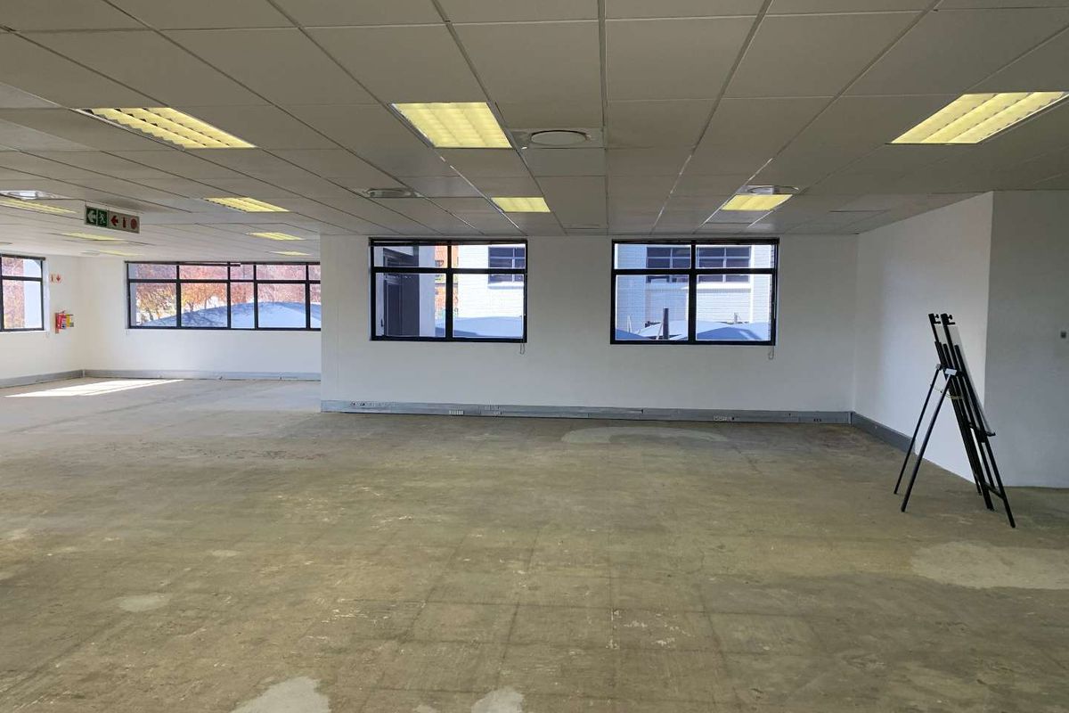 319m2 Ground Floor Office Space To Let at 11 Naivasha Road, Sunninghill - Photo 4