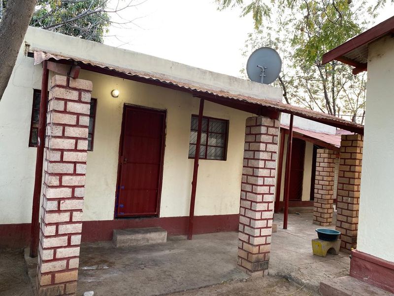 2 Bedroom House For Sale/5 Back Units(Rooms) - Photo 2