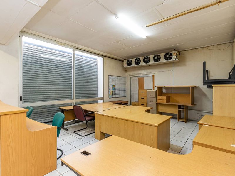 Warehouse and Office space in Quiet suburb of Heathfield - Photo 6