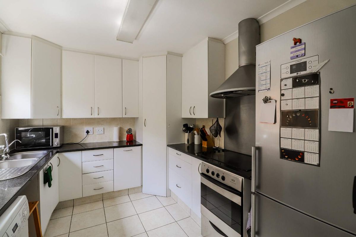 Perfect lock-up and go with magical sea views - Photo 3