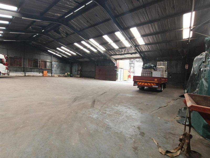 WAREHOUSE ON TRANSPORT ROUTE - Photo 7