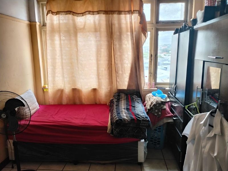 spacious 2 bedroom unit - Photo 5