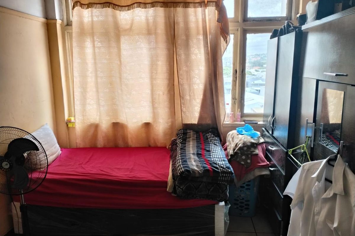 spacious 2 bedroom unit - Photo 5