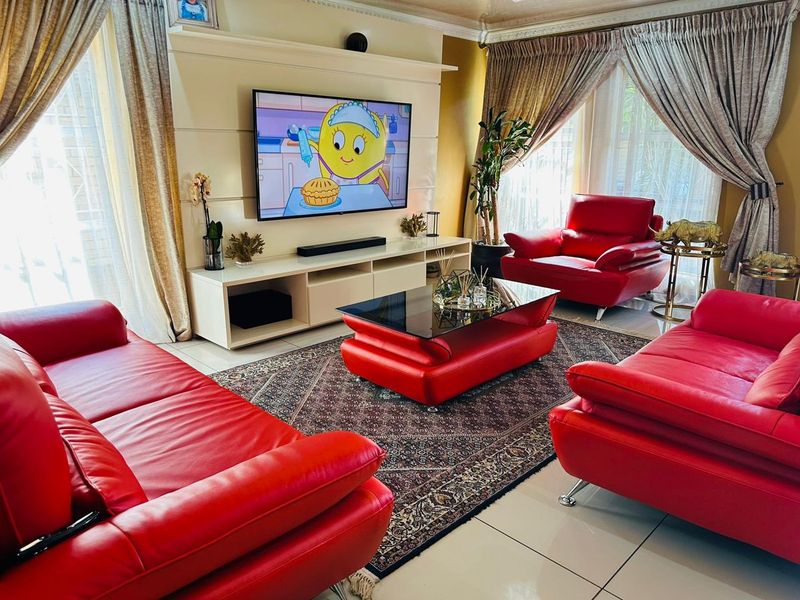 This beautiful modern finished property is  situated in the quiet street of Arboretum close to all your Amenities - Photo 2