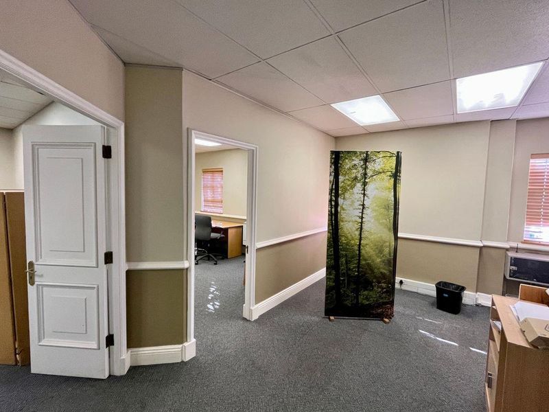 Quiet productive environment for your small business. - Photo 7