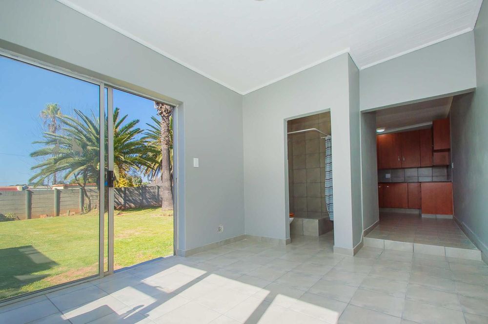 Flatlet bedroom with bathroom