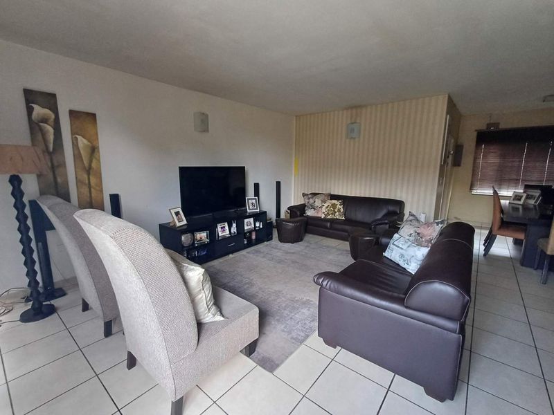 LOVELY TOWN HOUSE - Photo 4