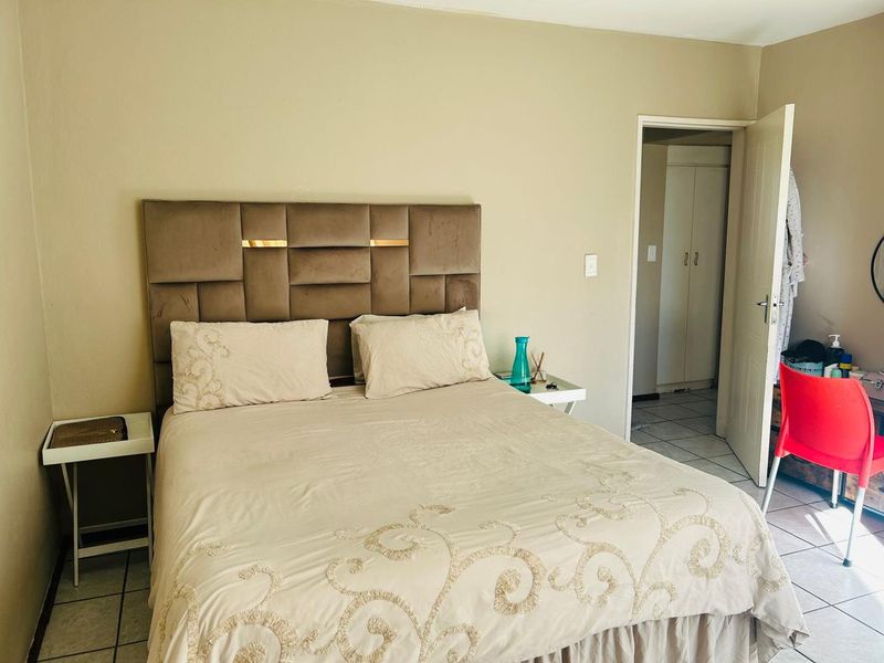 Lovely Ground floor TOWNHOUSE - Photo 3