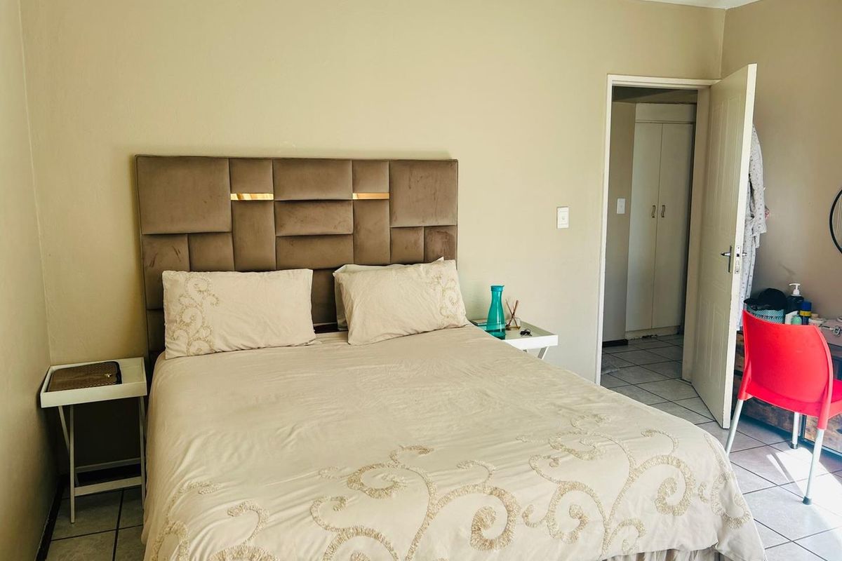 Lovely Ground floor TOWNHOUSE - Photo 3