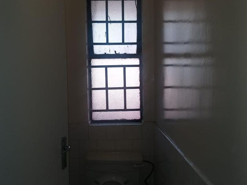 Explore Ideal Living: Security & Convenience Combined! - Photo 8